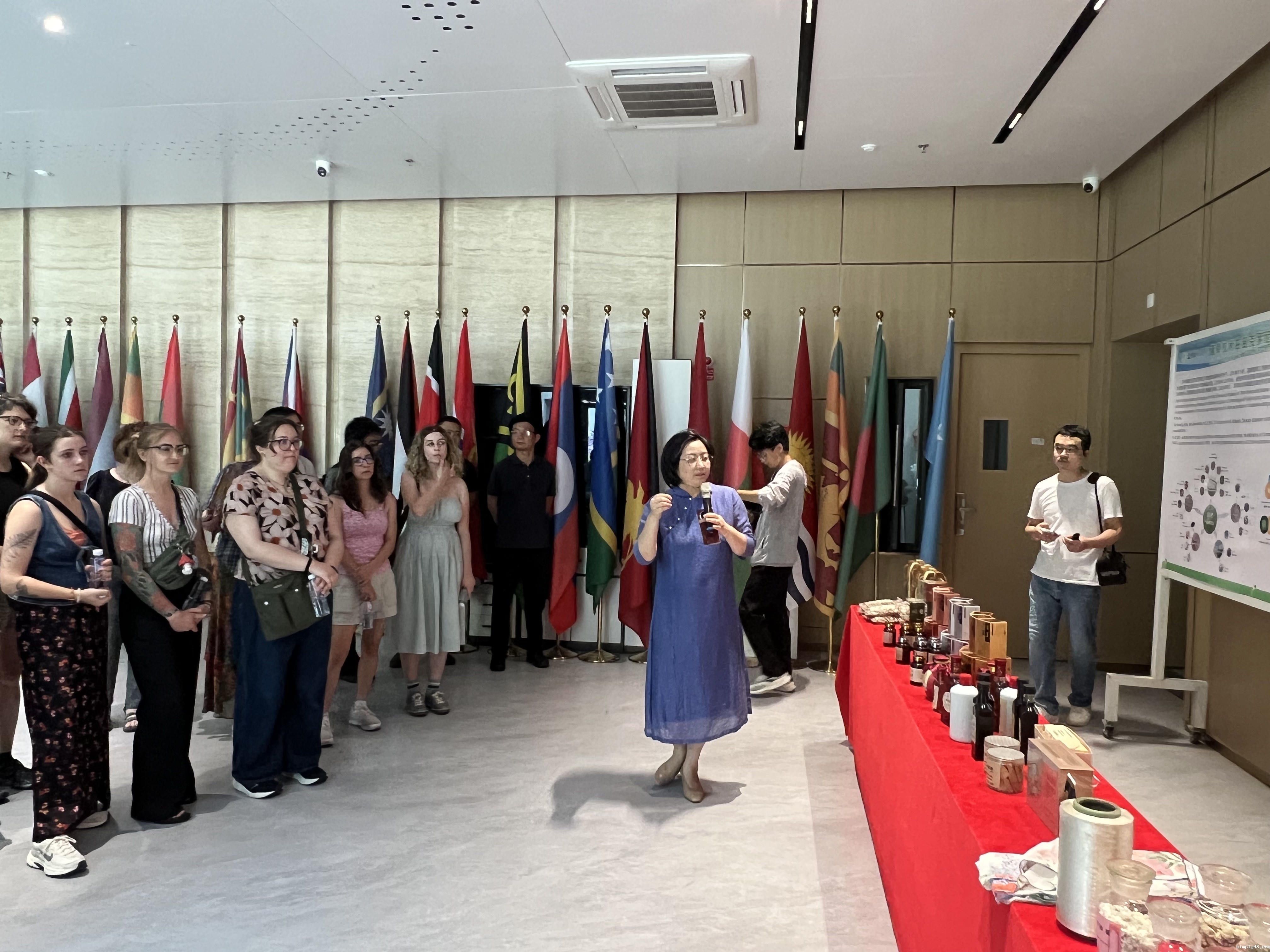 参访国家菌草工程技术研究中心.jpg 参访国家菌草工程技术研究中心.jpg